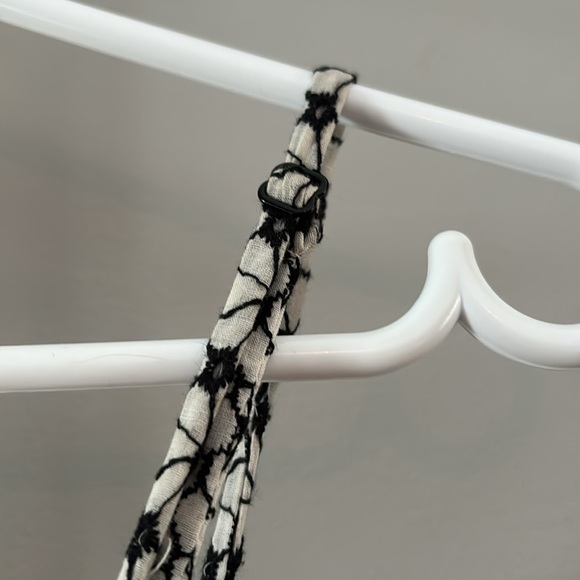 Guess Summer Dress- lace pattern - Picture 5 of 5